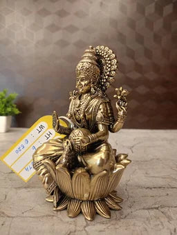 Brass Maha Lakshmi Idol with Coin Pot – Fine Art Goddess Lakshmi Statue for Wealth, Prosperity & Pooja Décor
