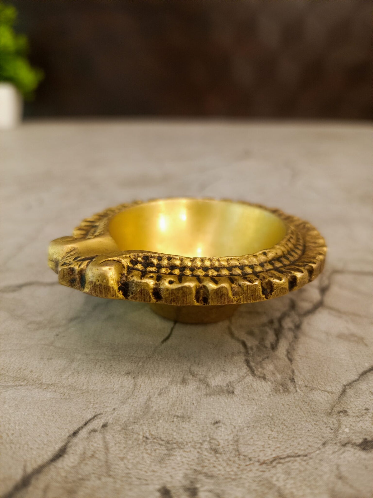 Premium Brass Designer Agal Diya | Ornate Eka Mukhi Vilakku for Vastu & Luxury Festive Decor