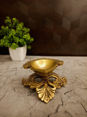 Premium Brass Single Face Diya on Decorative Base | Elevated Eka Mukhi Pedestal Vilakku for Vastu & Luxury Pooja Decor