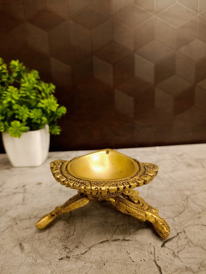 Premium Brass Single Face Diya on Decorative Base | Elevated Eka Mukhi Pedestal Vilakku for Vastu & Luxury Pooja Decor