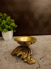 Premium Brass Single Face Diya on Decorative Base | Elevated Eka Mukhi Pedestal Vilakku for Vastu & Luxury Pooja Decor