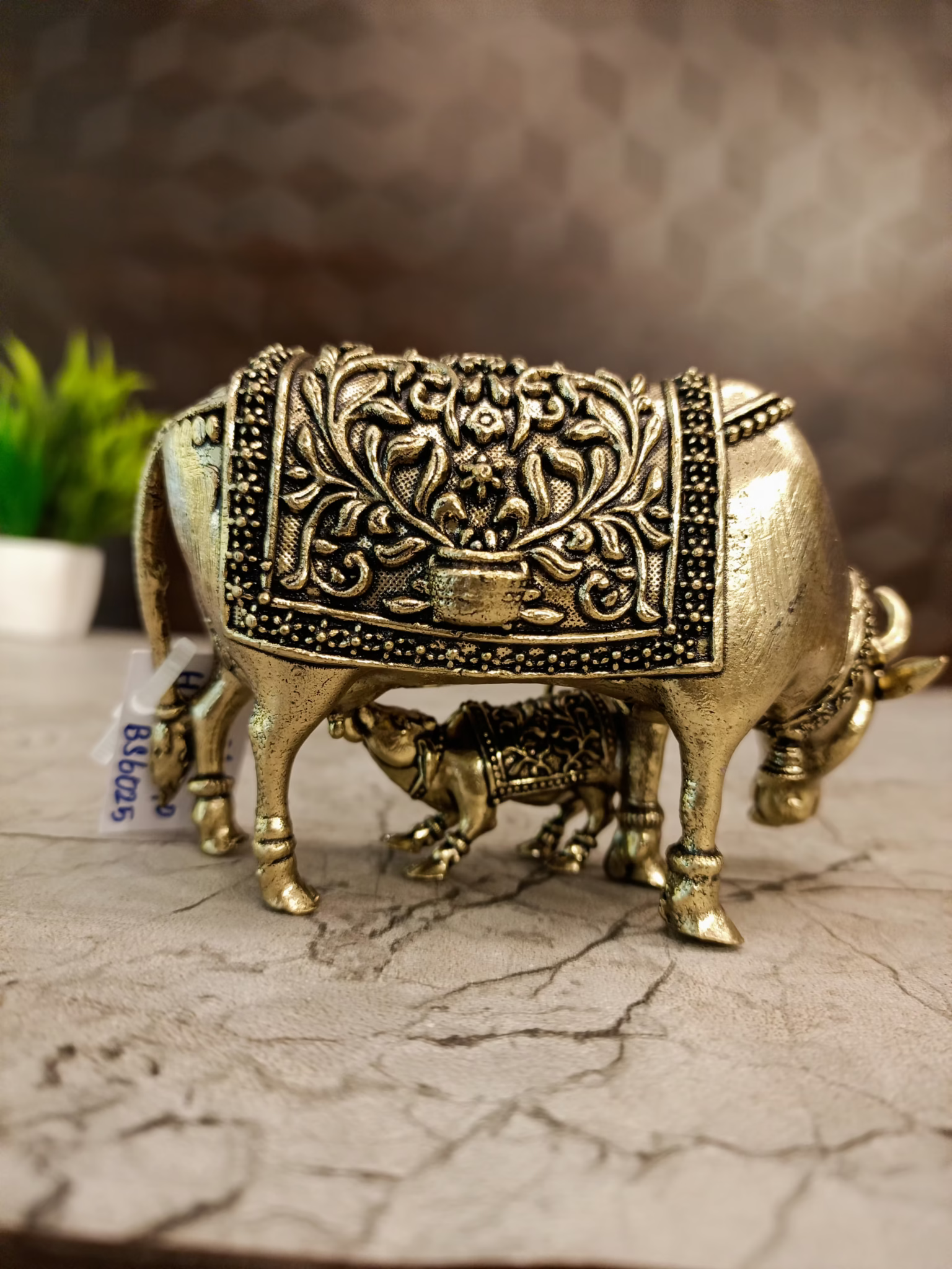 Antique Brass Cow & Calf Idol | Traditional Kamadhenu Brass Statue with Ornate Embossed Design | 2.5 Inch Pooja & Home Decor