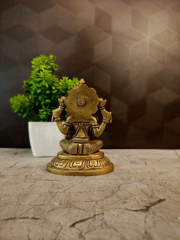 Premium Brass Goddess Lakshmi Idol | Divine Dhanalakshmi Statue for Vastu Wealth & Home Prosperity