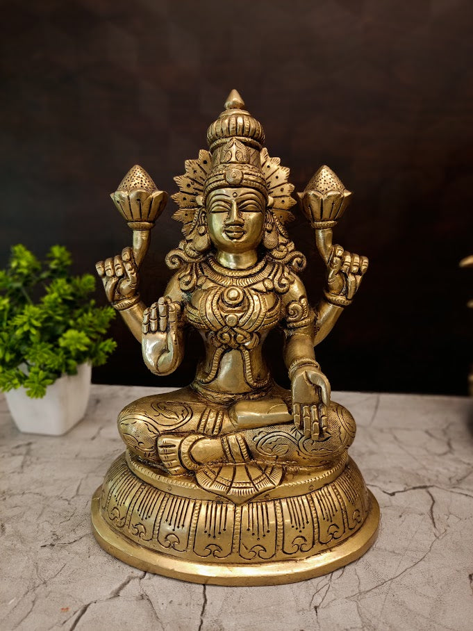 Exquisite Brass Mahalakshmi Idol | Traditional Goddess of Wealth for Vastu, Prosperity & Home Mandir