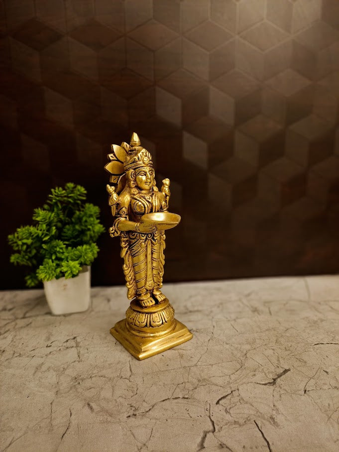 Premium Brass Pavai Diya | Traditional Lady Holding Lamp (Pavai Vilakku) for Pooja & Welcome Decor