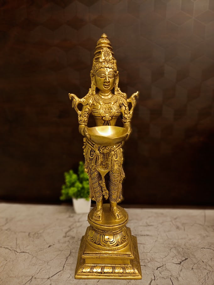 Royal Gopuram Crown Brass Paavai Vilakku | Authentic Deepalakshmi Diya with Tiered Square Base for Vastu & South Indian Altar Decor