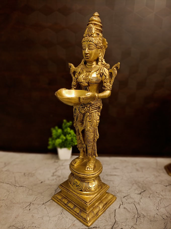Royal Gopuram Crown Brass Paavai Vilakku | Authentic Deepalakshmi Diya with Tiered Square Base for Vastu & South Indian Altar Decor