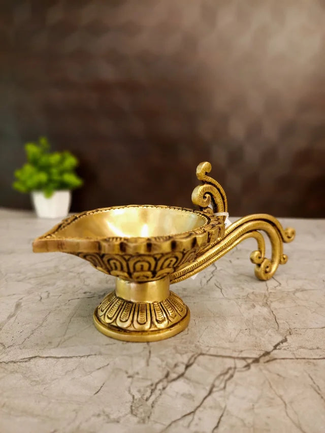 Premium Brass Aarathi Deepam with Peacock Handle | Auspicious Mayil Harathi Lamp for Vastu & Heritage Devotion