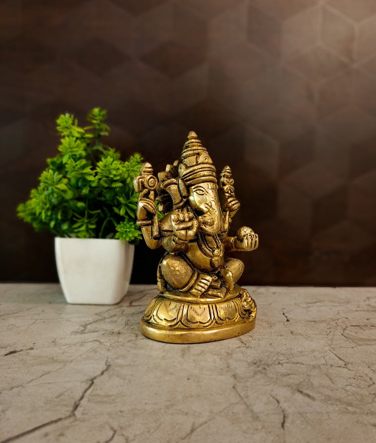 Premium Brass Valampuri Ganesha on Oval Base | Right-Trunk Dakshinabhimukhi Idol for Vastu & Daily Pooja