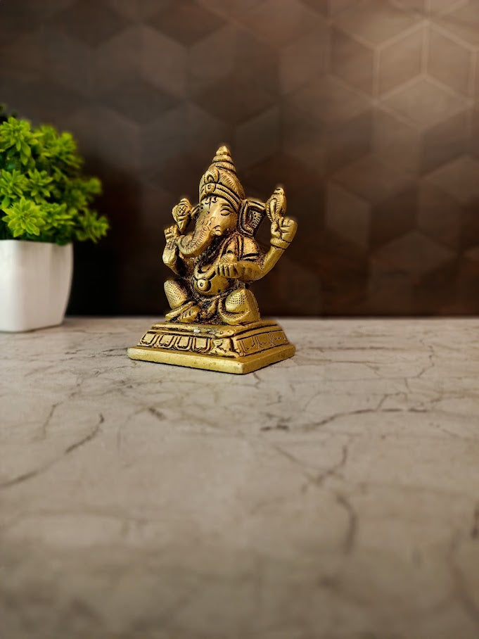 Premium Brass Valampuri Ganesha on Square Base | Siddhi Vinayakar Idol for Vastu & Executive Decor