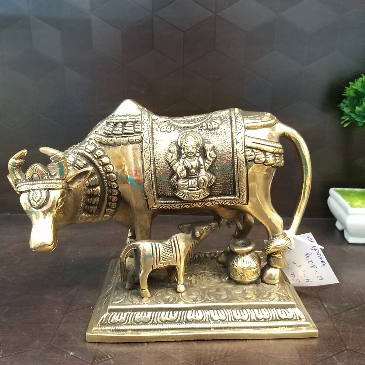 brass antique cow and calf statue home decor pooja items hindu god statues gift buy india online 6042