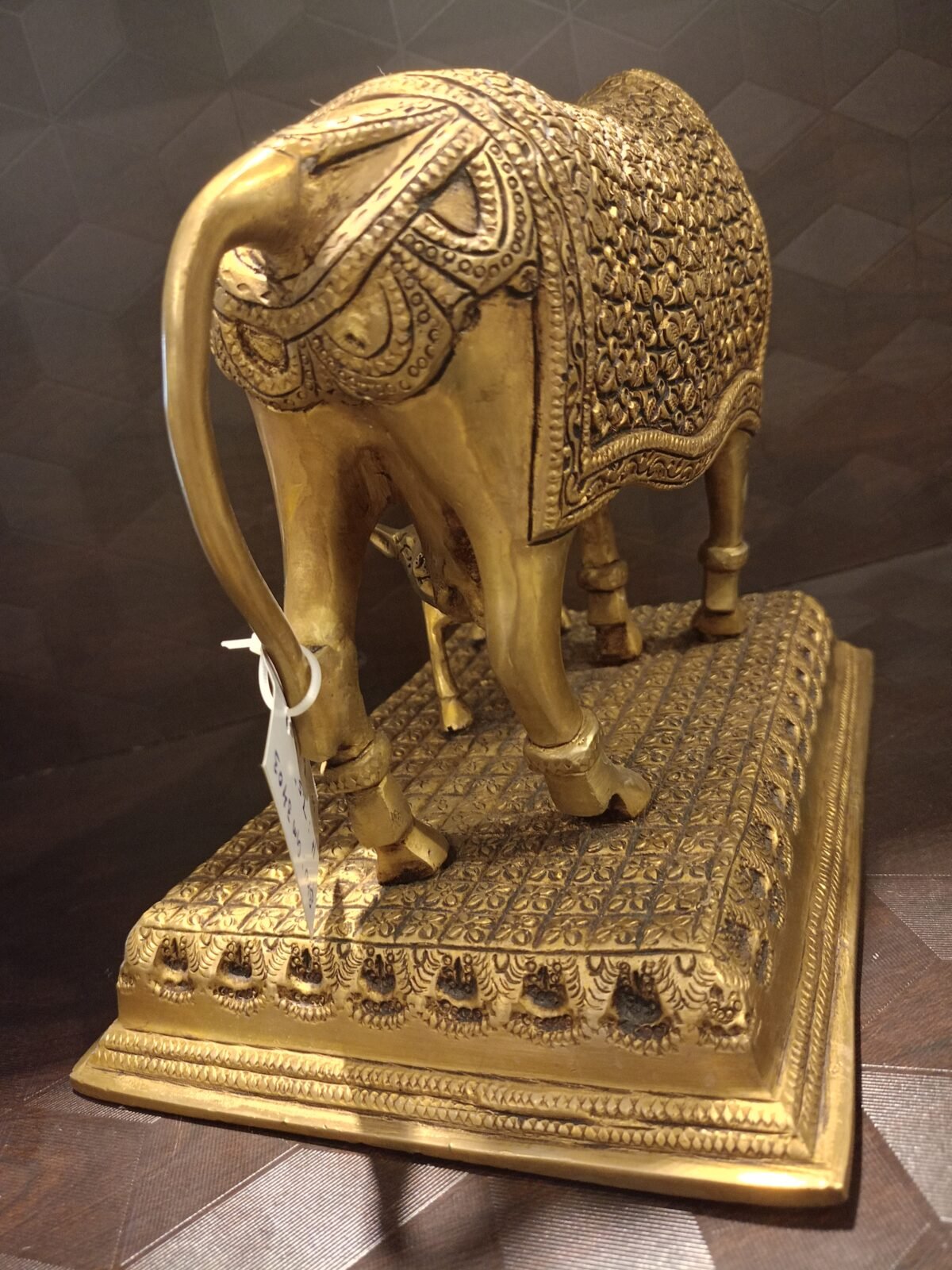 brass kamadhenu cow calf idol gift decor 4 scaled