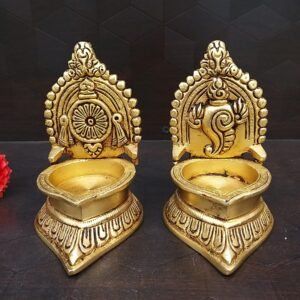 Brass Sangu Chakkara Diya Pair