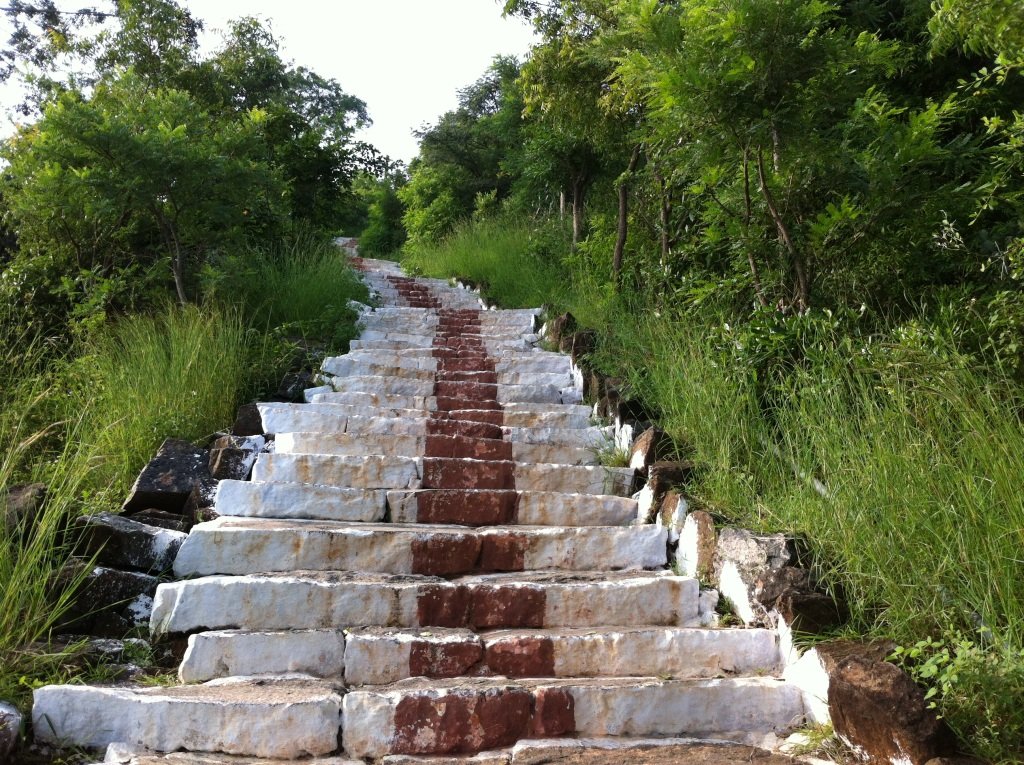 steps in odhimalai murugan temple