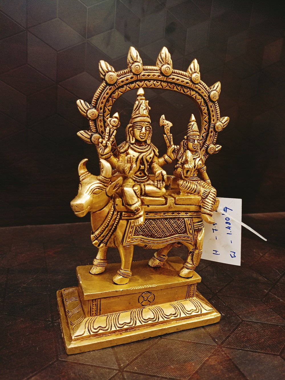 brass shivan parvatisitting on nandhi with arch statue BA113046