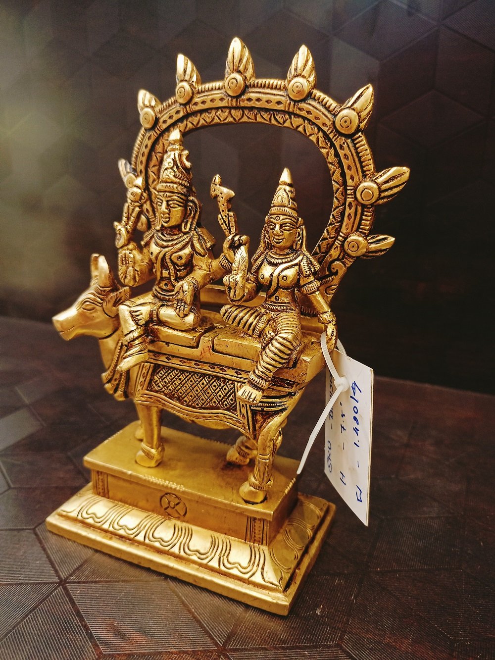 brass shivan parvatisitting on nandhi with arch statue BA113046