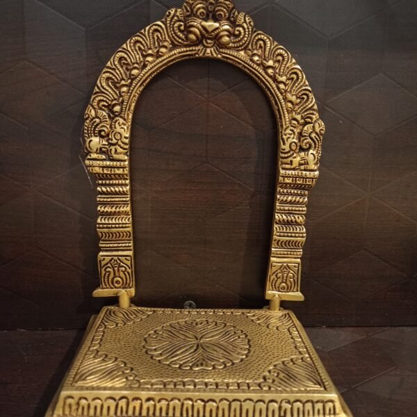 Brass Throne with Kirtimukha Prabhavali 7.5"