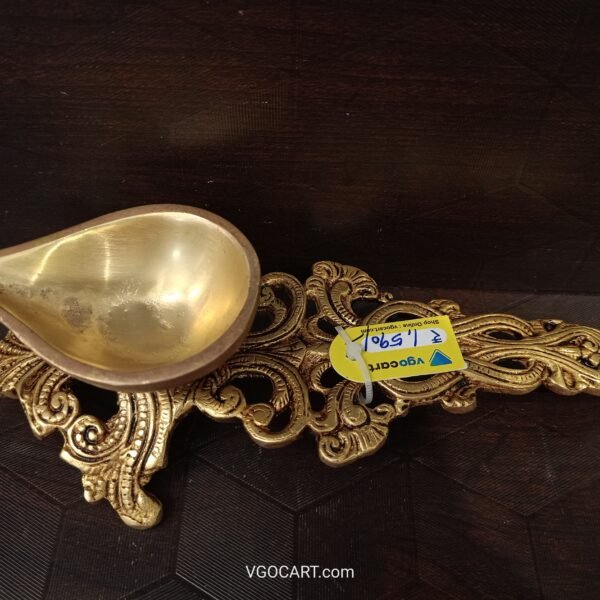 Brass Designer Diya With Handle 2"