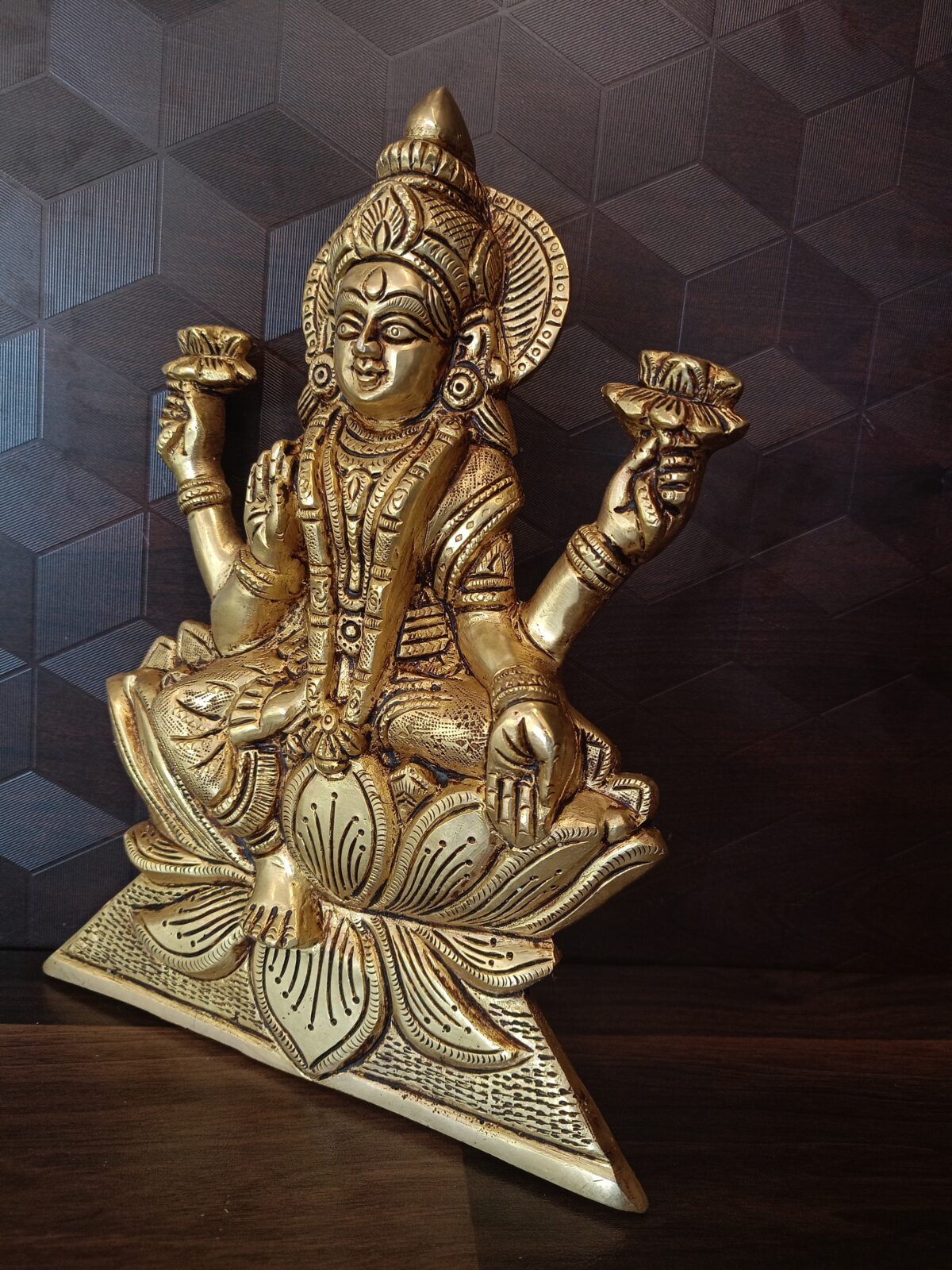 brass maha lakshmi plat pooja room wall mount vgocart coimbatore india1 scaled