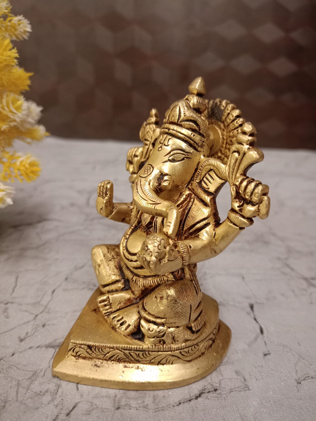 brass ganesha sitting heart base gift pooja vgocart coimbatore india1 scaled