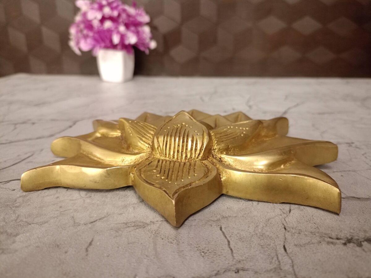 brass lotus pooja gift wall mount vgocart coimbatore india1 scaled